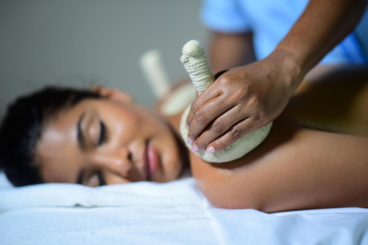 Niraamaya Wellness Retreats, Surya Samudra, Kovalam Kültér fotó
